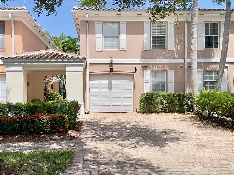 5669 Cove Cir — Photo 2