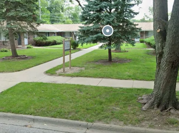 2300 20th St #8, Zion, IL 60099