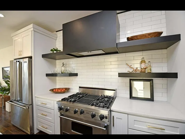 216 E 8th St #2 — Photo 6