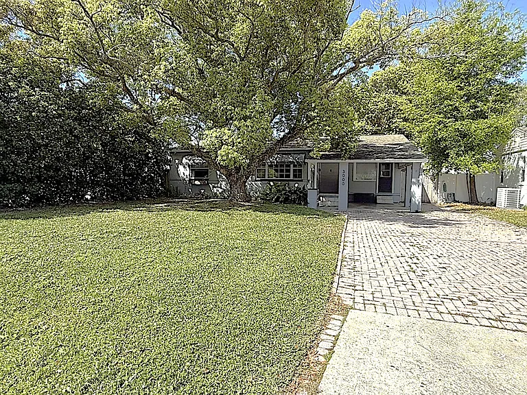 3000 Knollwood Cir — Photo 1