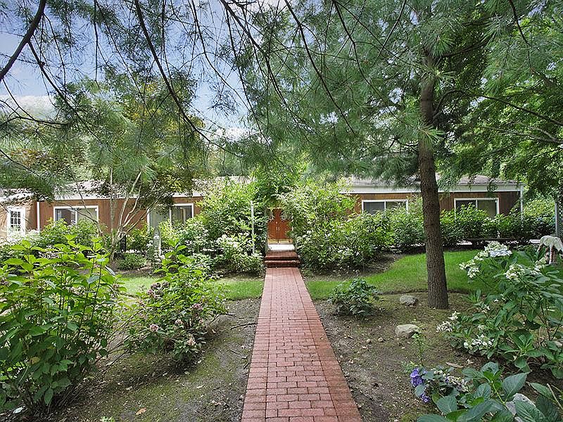 onderful, secluded Frank Lloyd Wright style Ranch