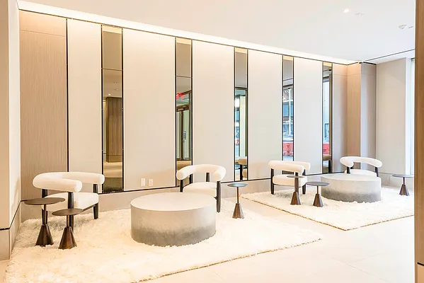 Rented by EXR | media 27