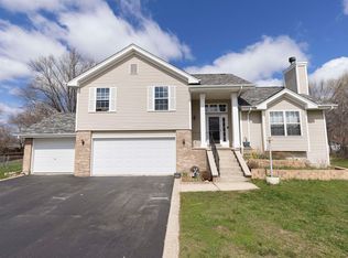 5512 Downing Ct, Roscoe, IL 61073