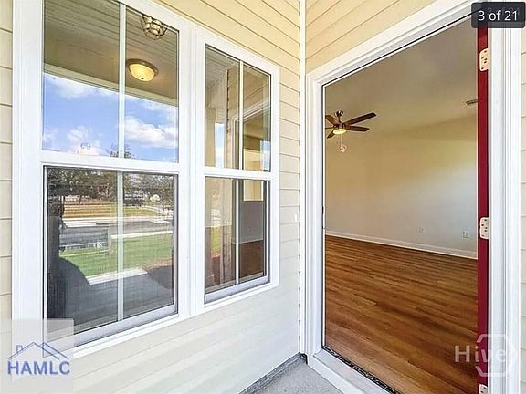 3rd image of 372 Hardman Rd
