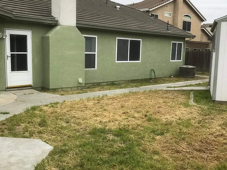 1068 Junction Dr — Photo 3