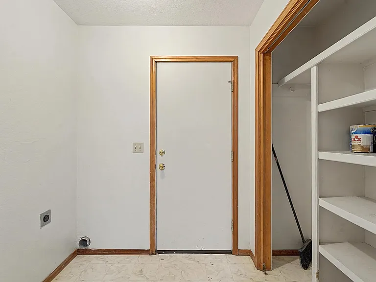 194 Hall Dr — Photo 18