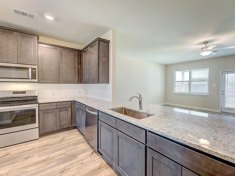 1717 Cotton Blossom Ln — Photo 9
