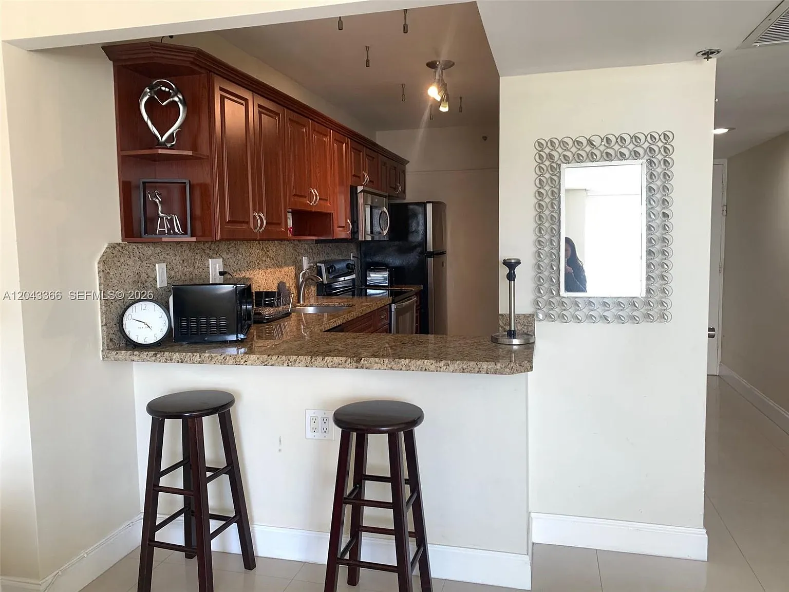 The Decoplage Condo — Photo 4
