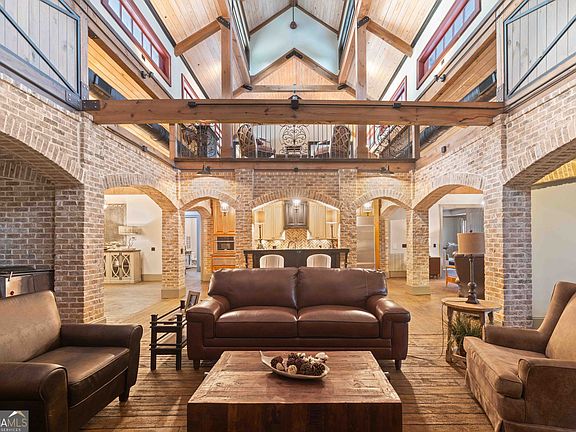 4th image of 627 Freeman Ferry Rd SE