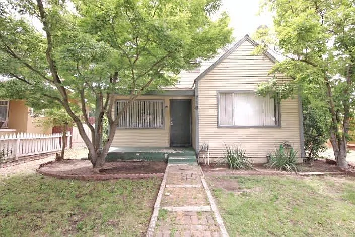 710 Park St photo 1
