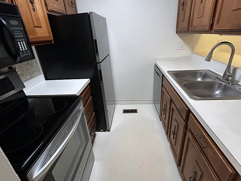 3585 Pine Green Dr #3585 — Photo 8
