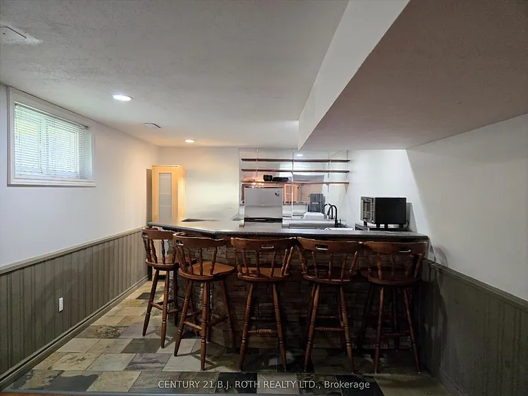 105 Chieftain Cres — Photo 5