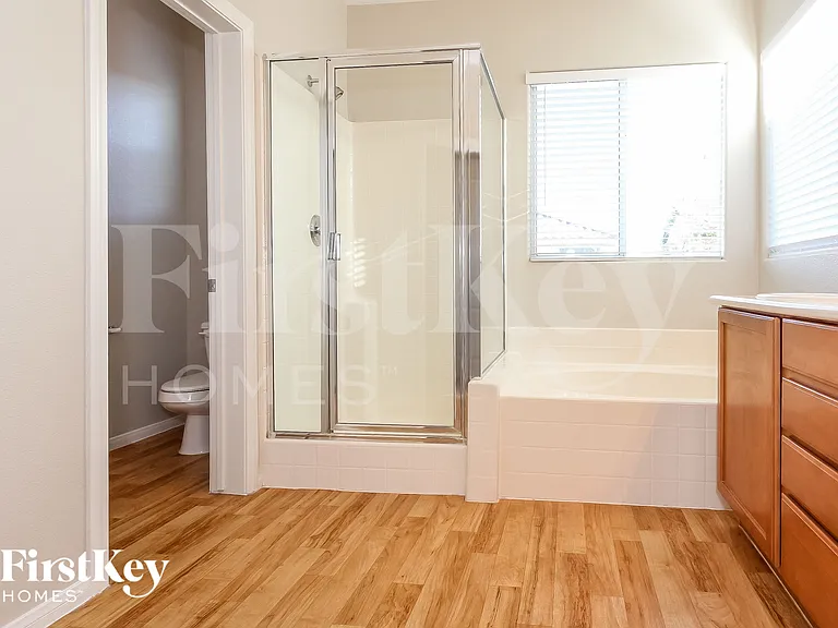 10552 Lessona St — Photo 9