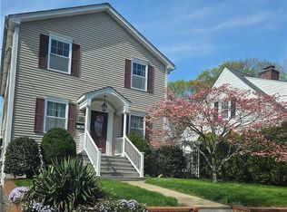 215 Bourne Ave E, Rumford, RI 02916