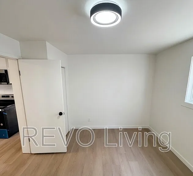137 Oakdale Ave #2 — Photo 2