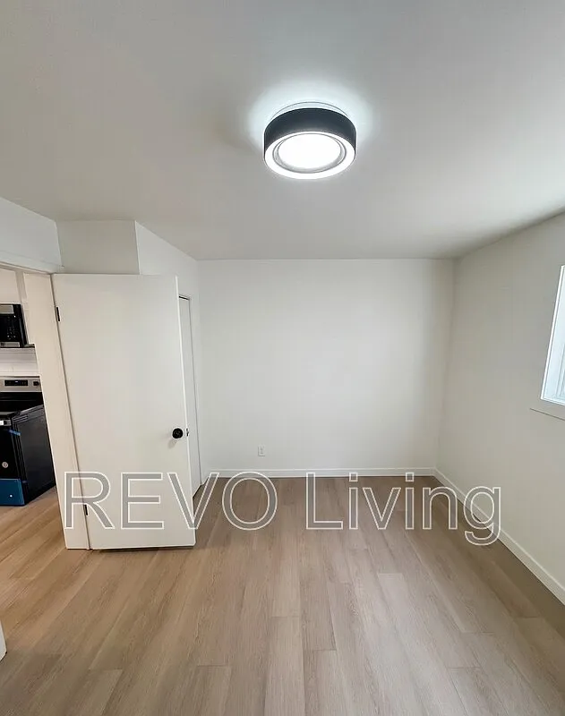 Building Photo - 137 Oakdale Ave #2