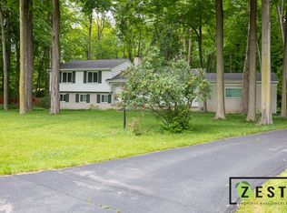 29151 Summerwood Ct, Farmington Hills, MI 48334