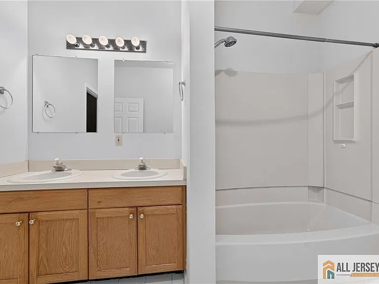 42 Main St #1 — Photo 15