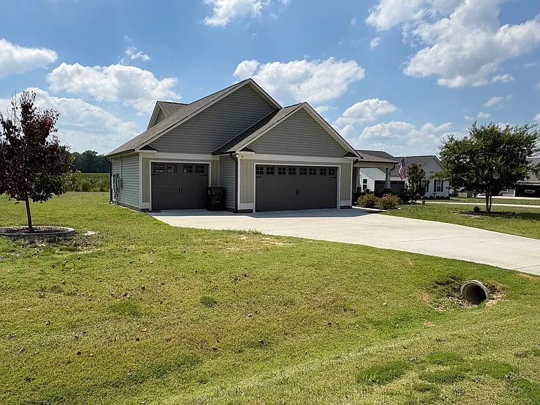 111 Highland Park Dr — Photo 3