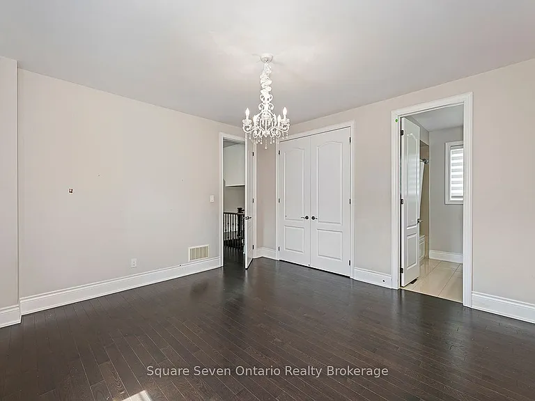 2147 Vineland Cres — Photo 36