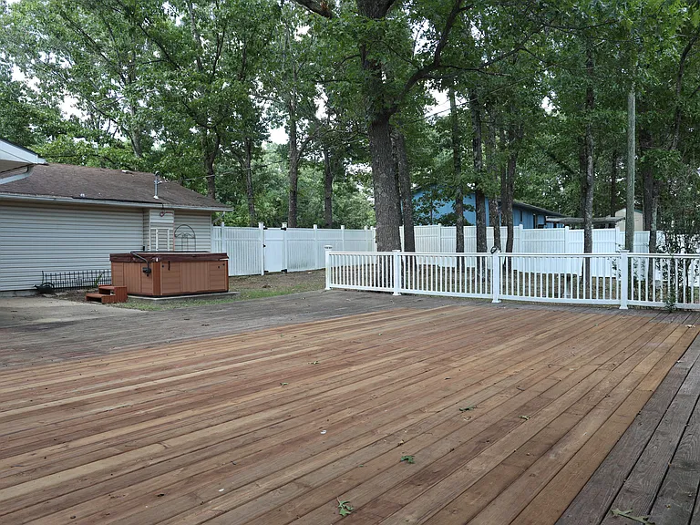 16280 Hardwood Ln — Photo 2