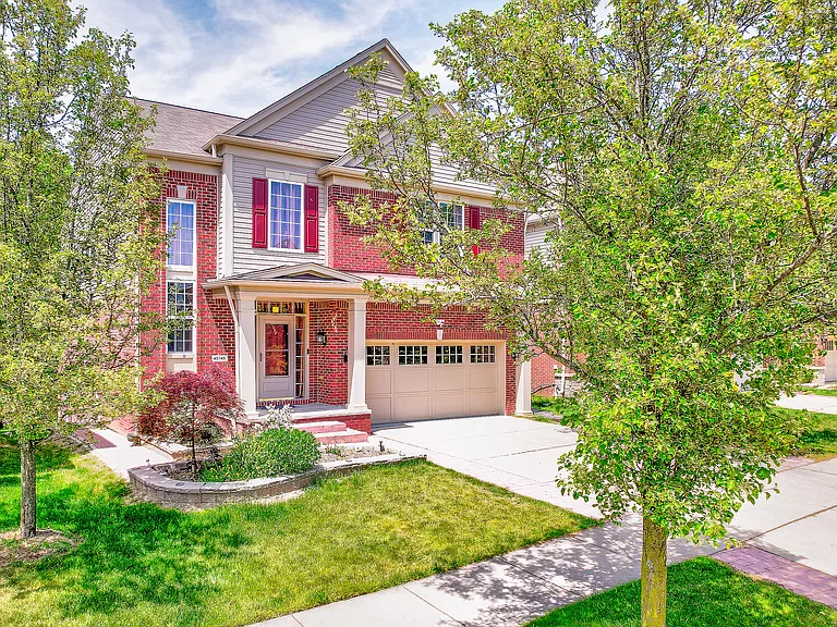 45149 Bartlett Dr — Photo 1