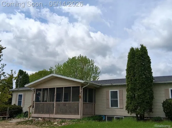 10055 N Genesee Rd, Mount Morris, MI 48458