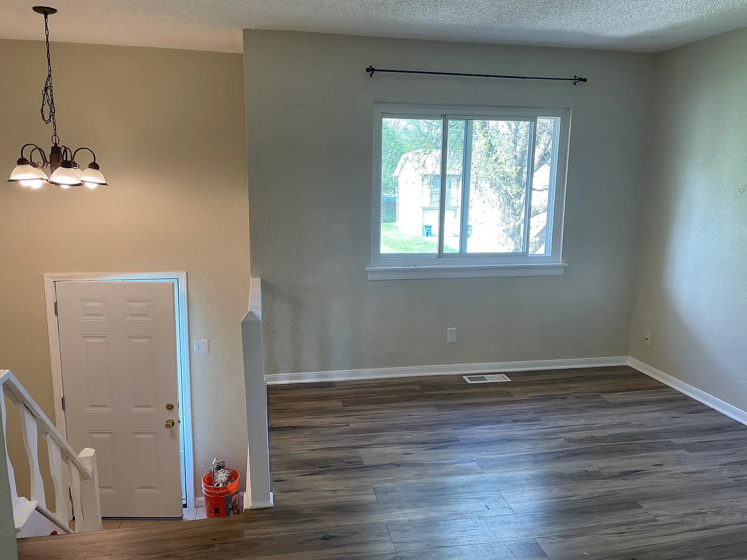 2 bed, 1.5 bath, 1100 sqft, $1,425 — Photo 2