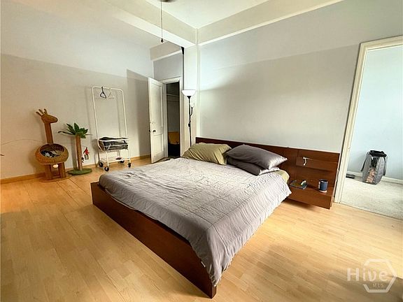 3rd image of 106 W Gwinnett Street #4D
