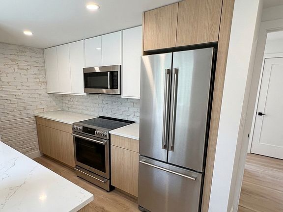 3rd image of 633 S Laflin St #104