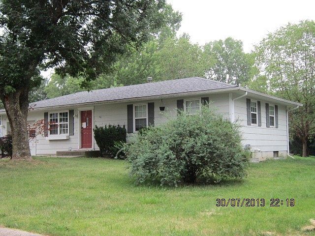 2nd image of 818 Tuley Rd