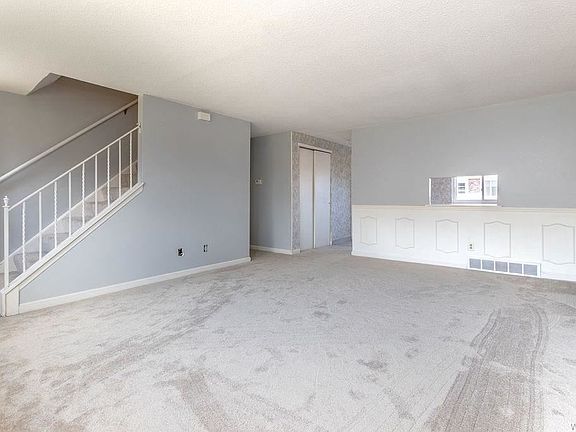 3rd image of 20 Stoneledge Ct