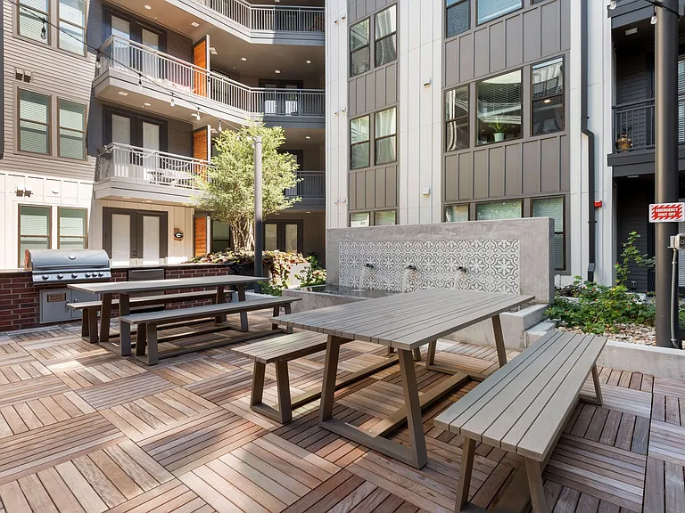 Troubadour Apartments — Photo 21