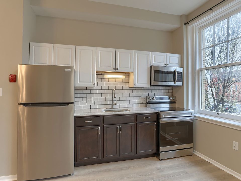 1st image of 607 2nd St APT 200