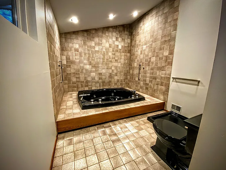 7S560 Donwood Dr E — Photo 6