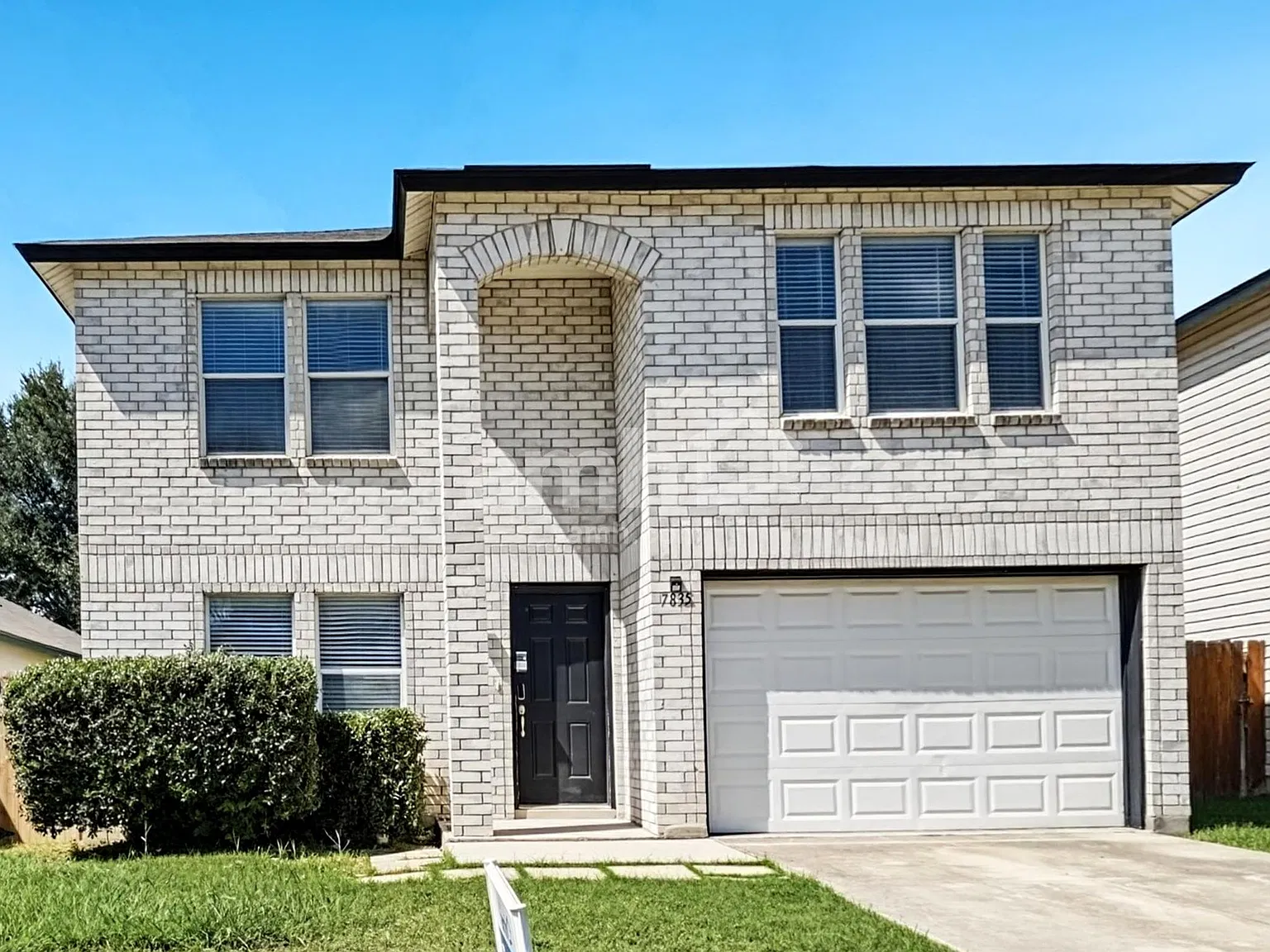 3 bed, 2.5 bath, 1582 sqft, $1,630 — Photo 1
