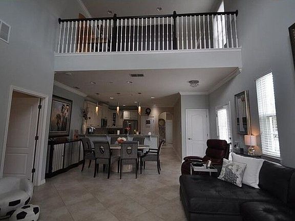 3rd image of 5644 Siracusa Ln