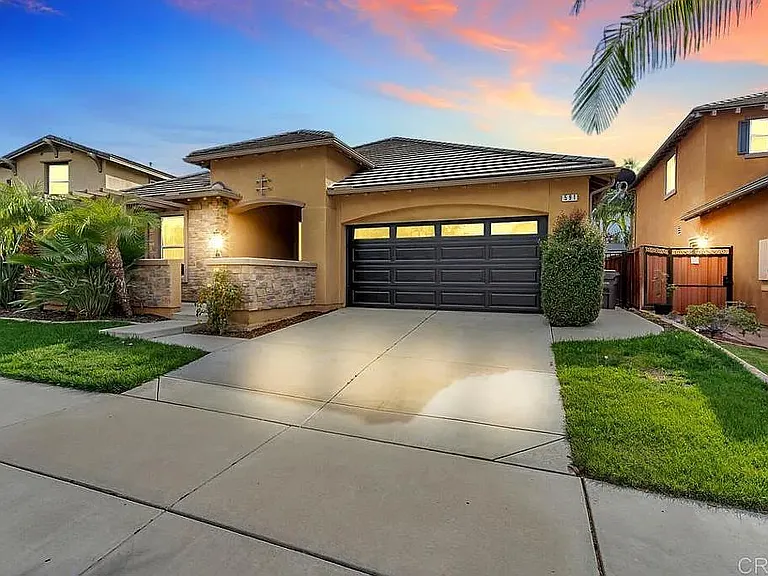 591 Dana Ln — Photo 3