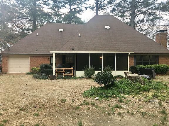 5th image of 878 Country Club Dr