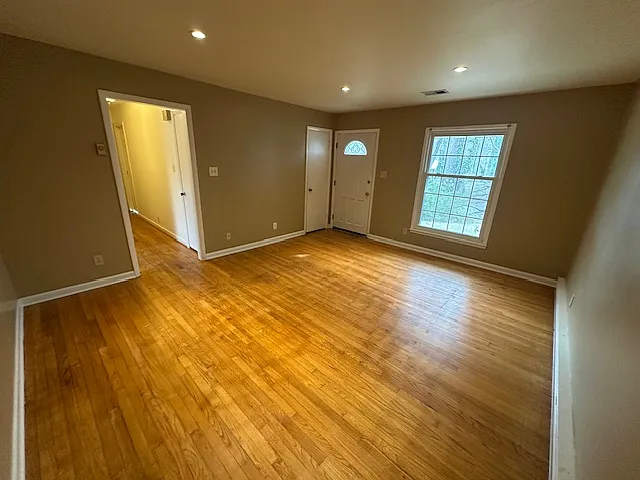 1602 Brewster Dr — Photo 3