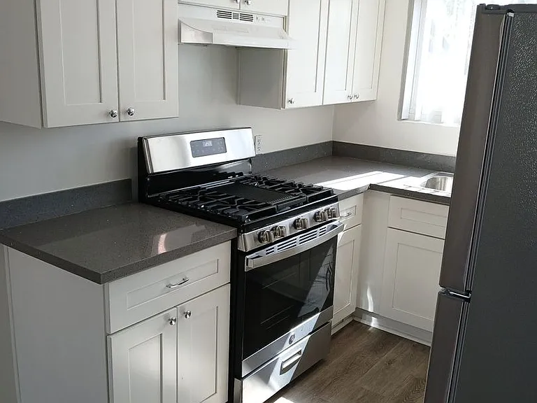 5532 Harold Way — Photo 7