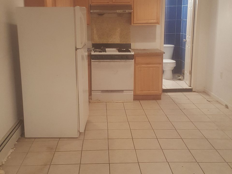 2nd image of 5439 101st St
