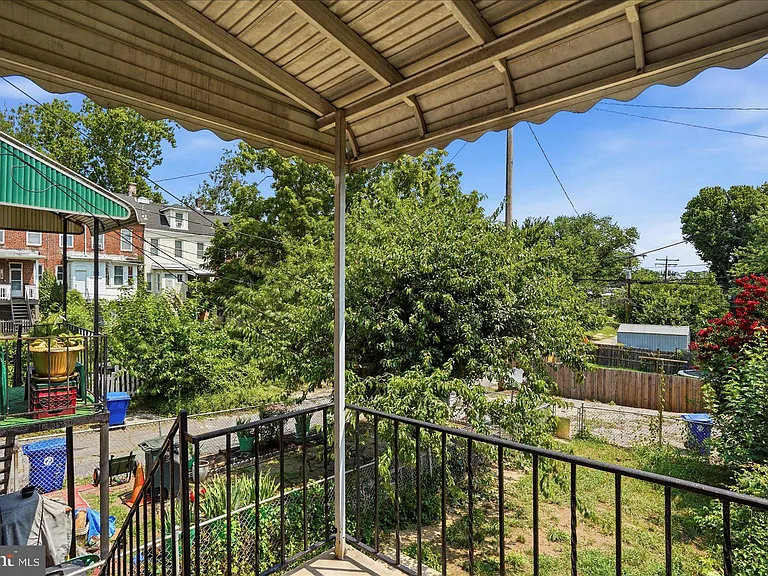 2605 Denison St — Photo 3