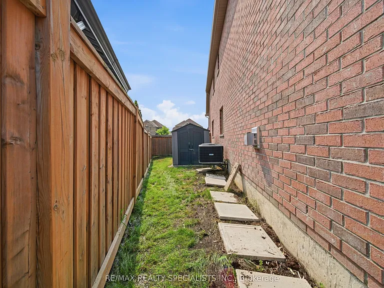 120 Milby Cres — Photo 31