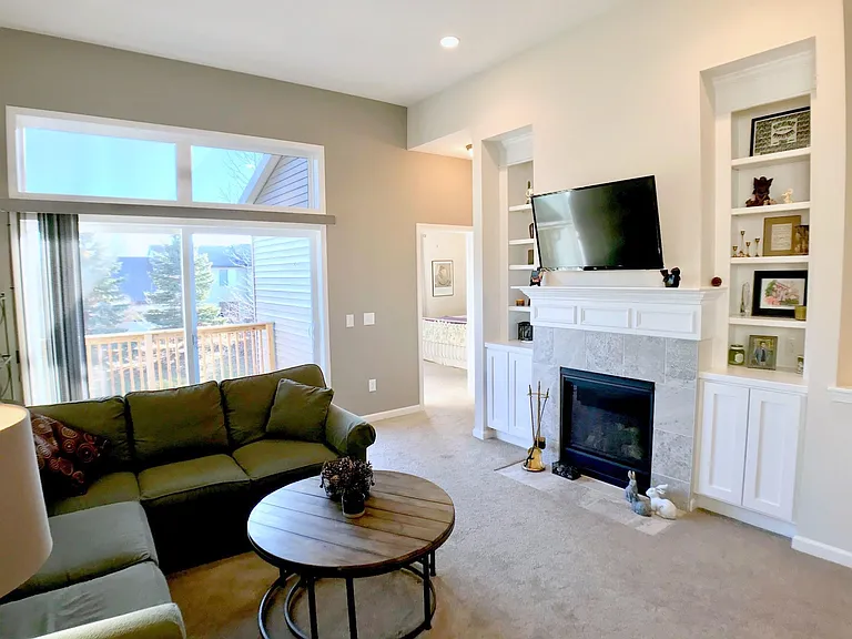 2293 Fieldstone Dr — Photo 2