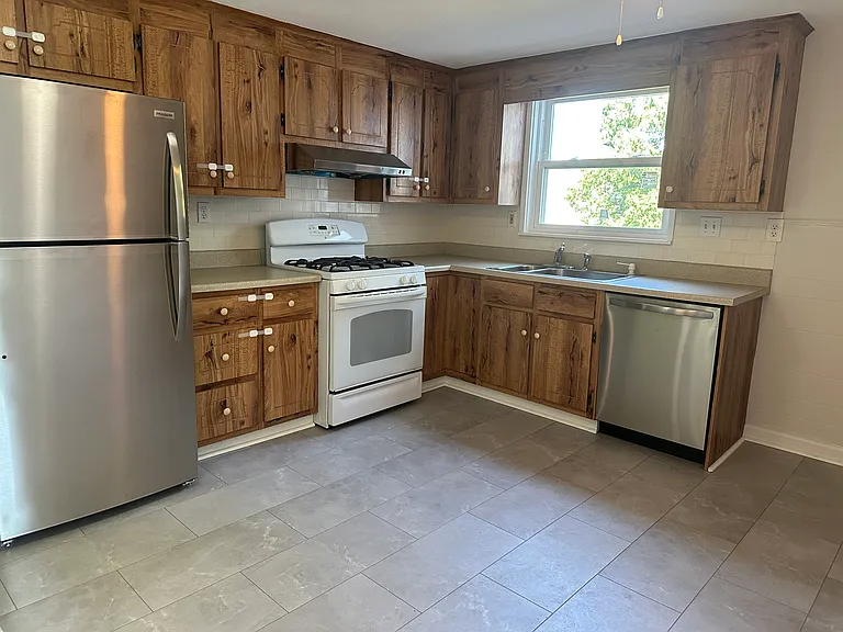 25-27 French Ave #1 — Photo 4