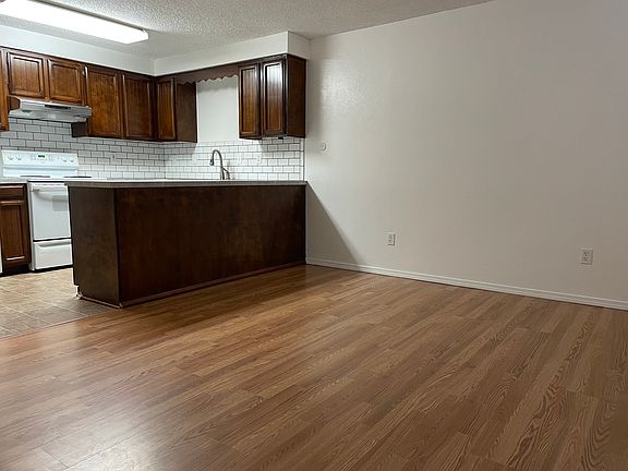 3rd image of 1824 Poplar St #2804