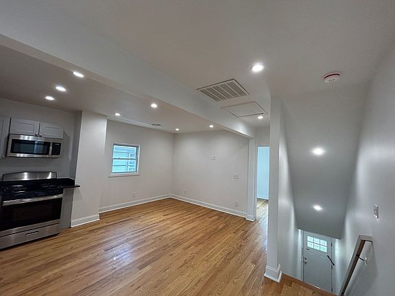 3rd image of 1224 Monroe Ave #1