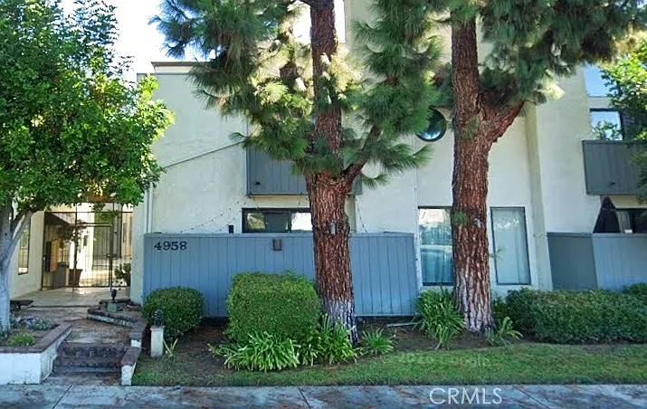 4958 Woodman Ave