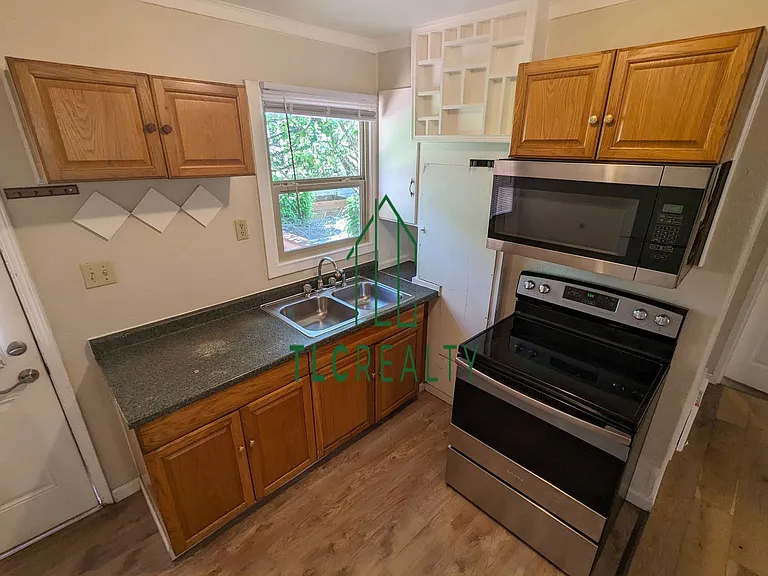 1340 Birch Ave — Photo 5